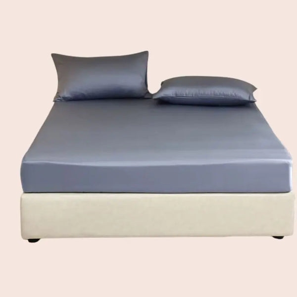 Lit avec drap-housse uni en soie de mûrier couleur bleu