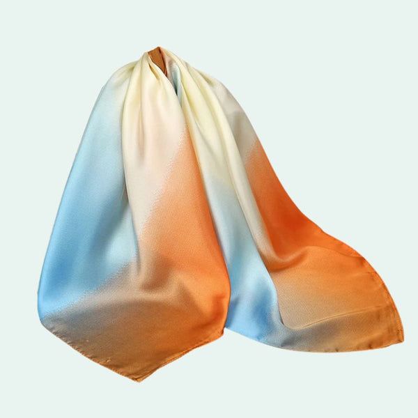 Foulard carré en satin motif dégradé bleu orange