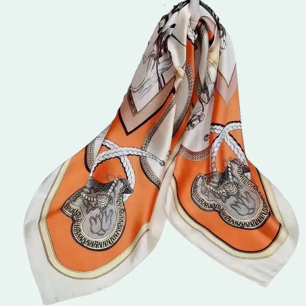 Foulard carré pure soie motif équestre beige