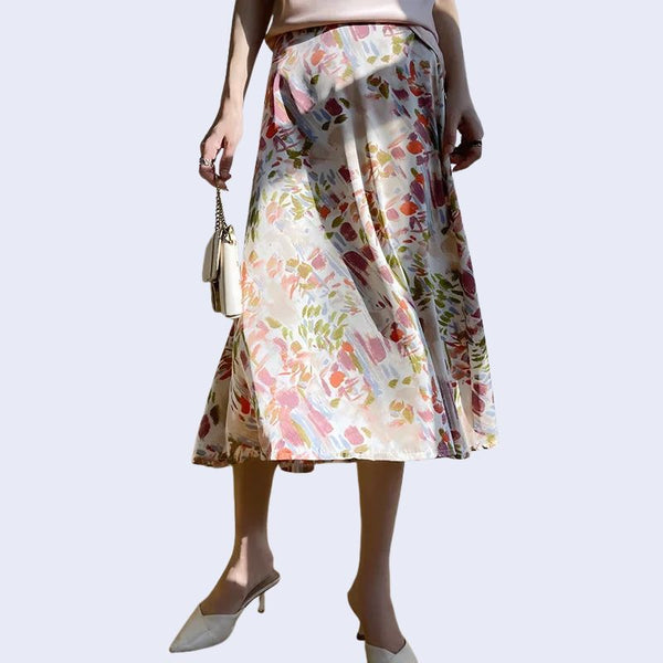 Jupe évasée motifs floraux en satin de soie blanche et rose