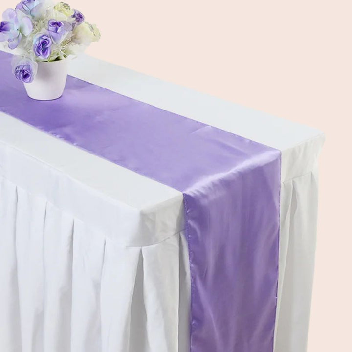 Chemin de table en satin violet clair