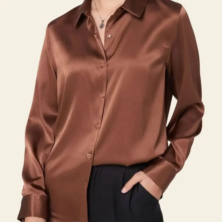 Chemise ample unie en soie et élasthanne caramel