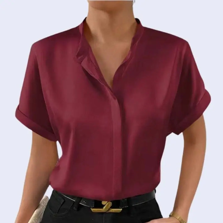 Chemise courte col officier boutons cachés en satin pourpre