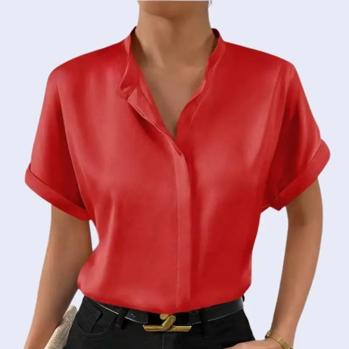 Chemise courte col officier boutons cachés en satin rouge