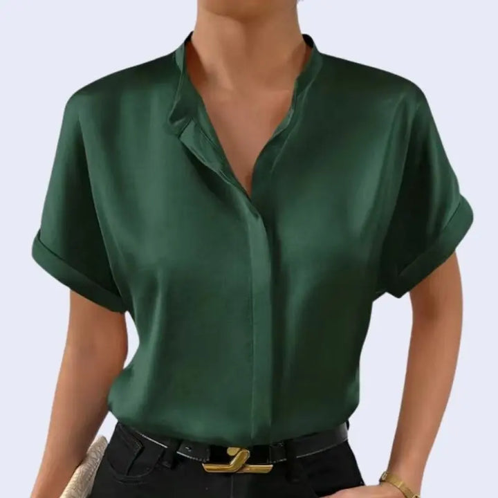 Chemise courte col officier boutons cachés en satin vert