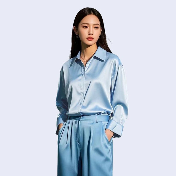 Chemise décontractée bleu ciel à col souple brillante en satin