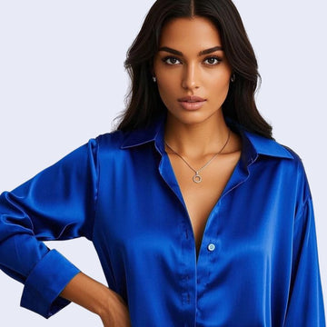 Chemise décontractée bleu roi à col souple brillante en satin