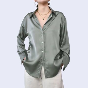 Chemise décontractée grise à col souple brillante en satin