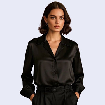 Mannequin portant une chemise décontractée à col souple brillante en satin couleur noire