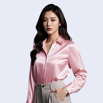 Mannequin portant une chemise décontractée à col souple brillante en satin couleur rose