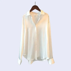 Chemise élégante à col rabattu en satin blanche