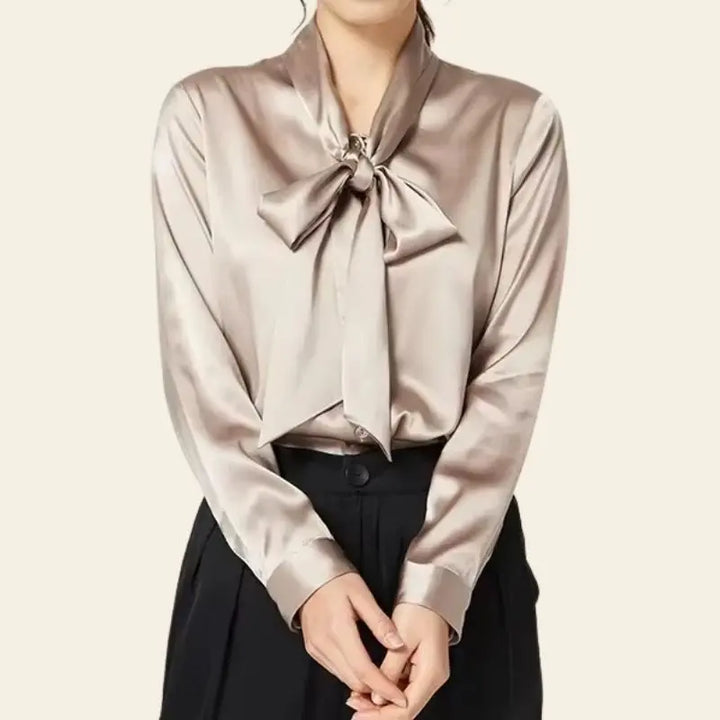 Chemise épaisse unie avec nœud en soie beige