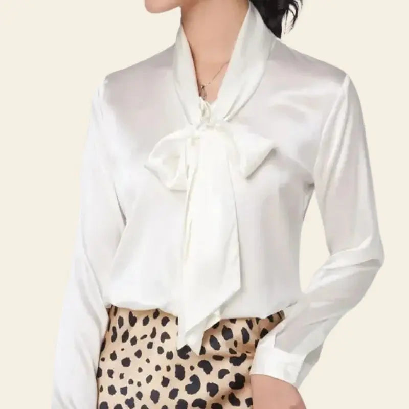 Chemise épaisse unie avec nœud en soie blanc