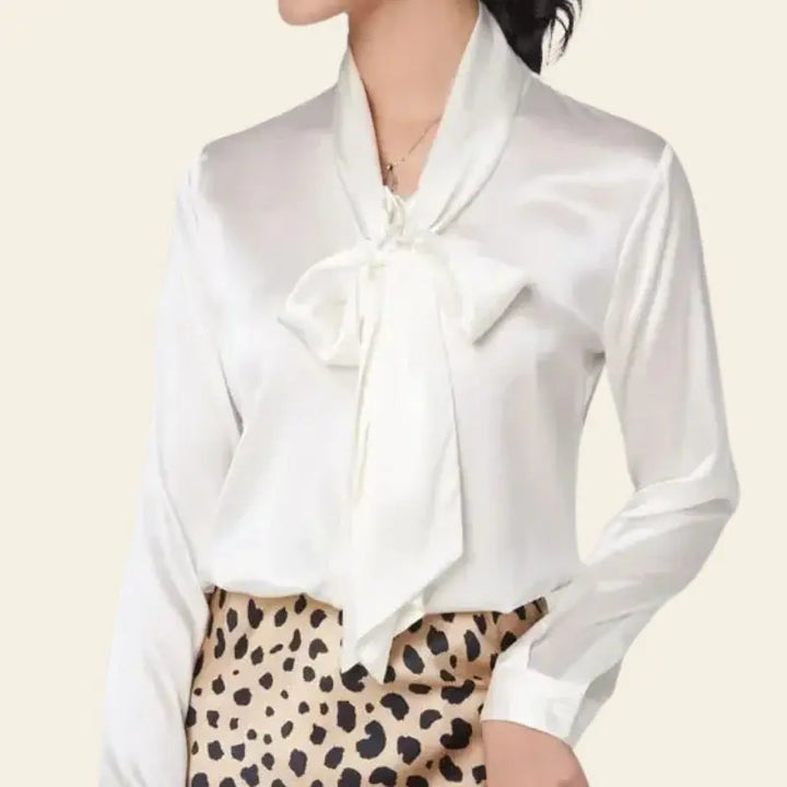 Chemise épaisse unie avec nœud en soie blanc