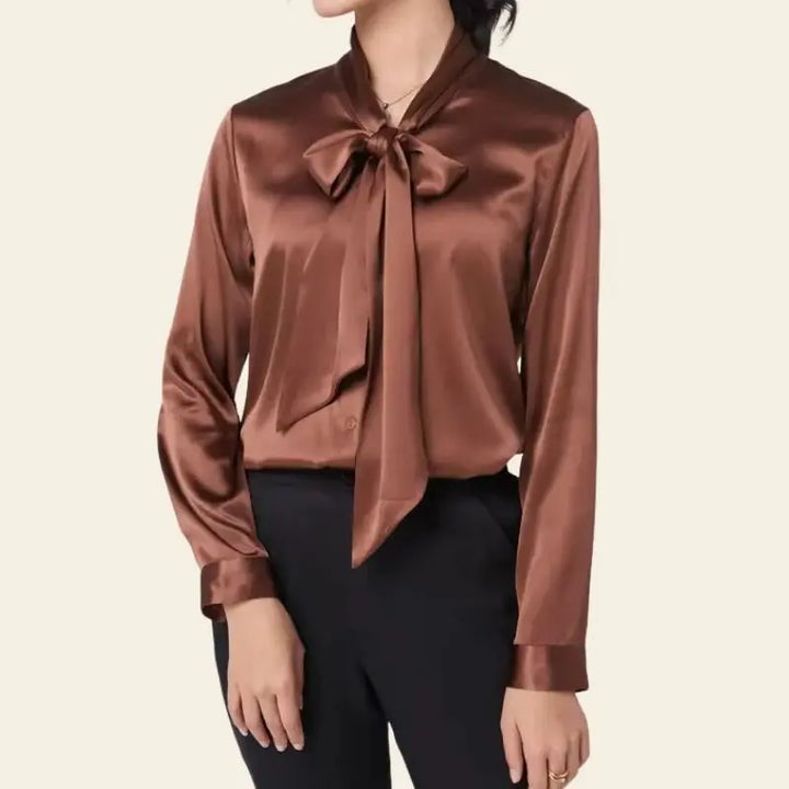 Chemise épaisse unie avec nœud en soie caramel