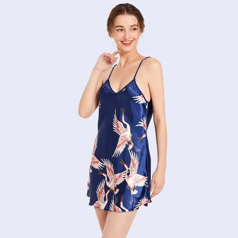 Chemise de nuit courte brillante motif oiseau en satin couleur bleu marine