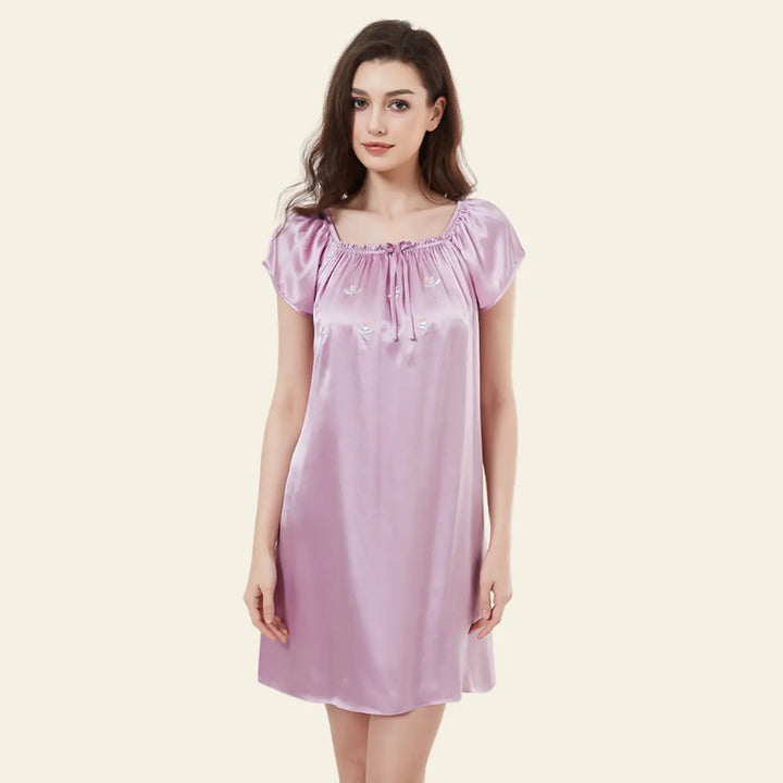 Chemise de nuit courte col carré en soie 19 mommes l Satin Lifestyle
