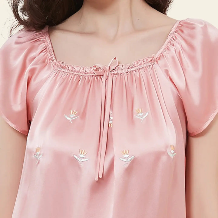 Chemise de nuit courte col carré en soie 19 mommes l Satin Lifestyle