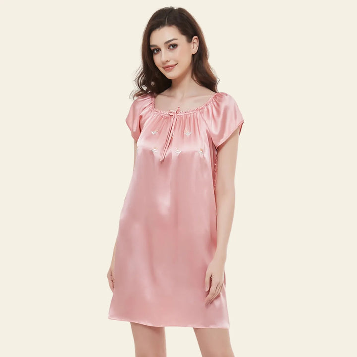 Chemise de nuit courte col carré en soie 19 mommes l Satin Lifestyle