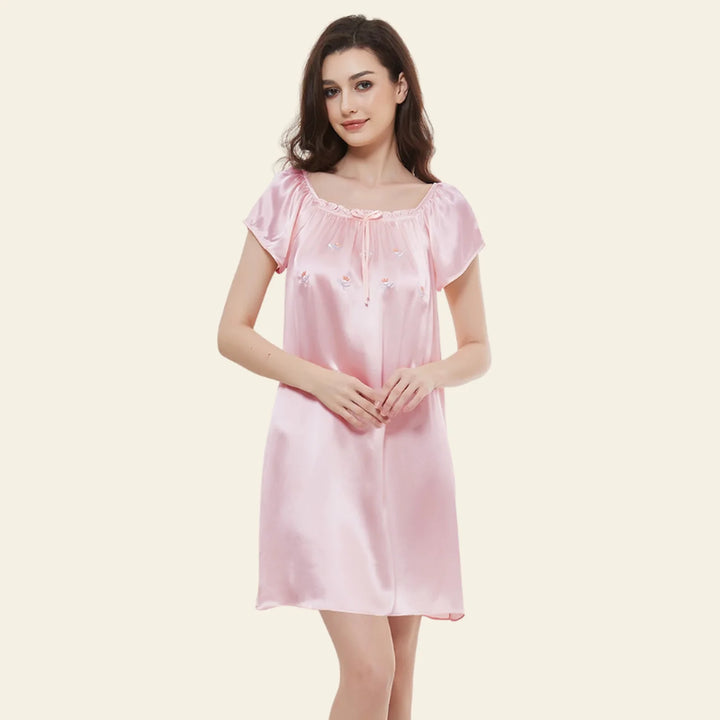 Chemise de nuit courte col carré en soie 19 mommes l Satin Lifestyle