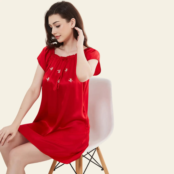 Chemise de nuit courte col carré en soie 19 mommes l Satin Lifestyle
