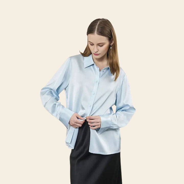 Chemise unie à large revers 90% soie couleur bleu ciel