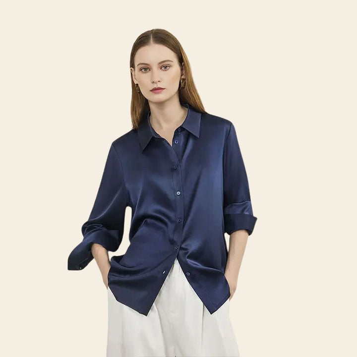 Chemise unie à large revers 90% soie couleur bleu marine