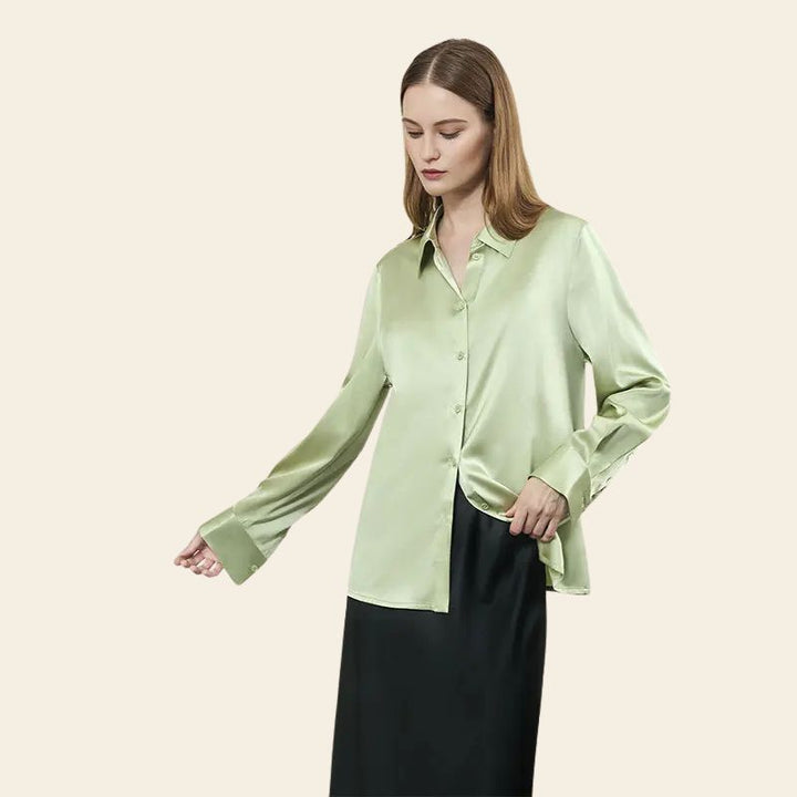 Chemise unie à large revers 90% soie couleur vert pastel