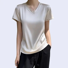 Chemisier col V uni en satin brillant beige