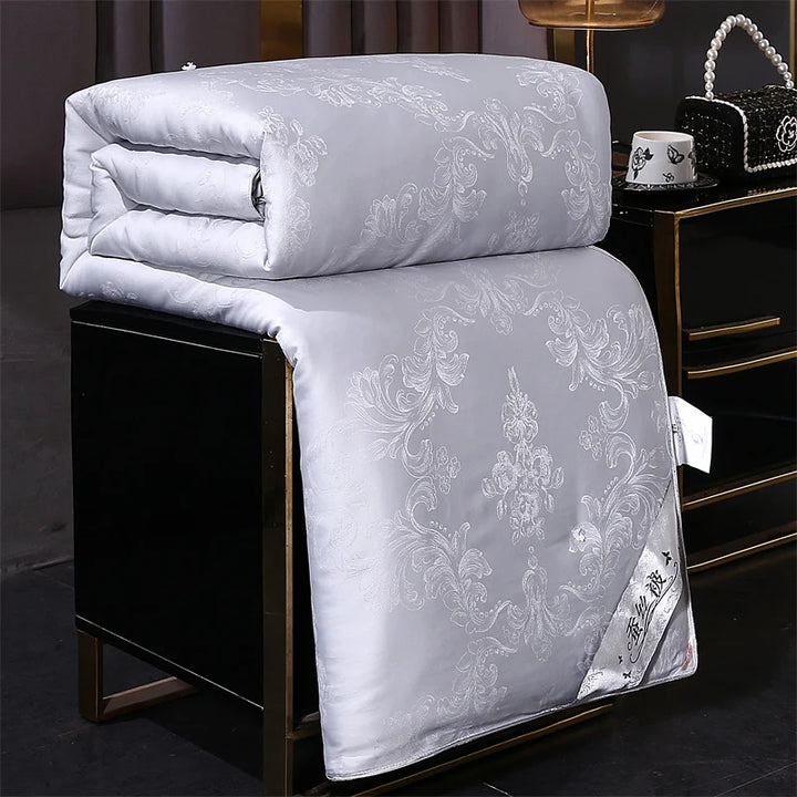 Couette jacquard rembourrée en soie | Satin Lifestyle