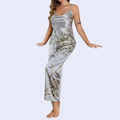 Débardeur et pantalon brillant imprimé floral en satin gris