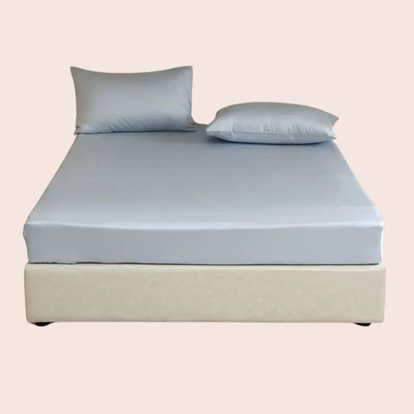 Lit avec drap-housse uni en soie de mûrier couleur bleu ciel