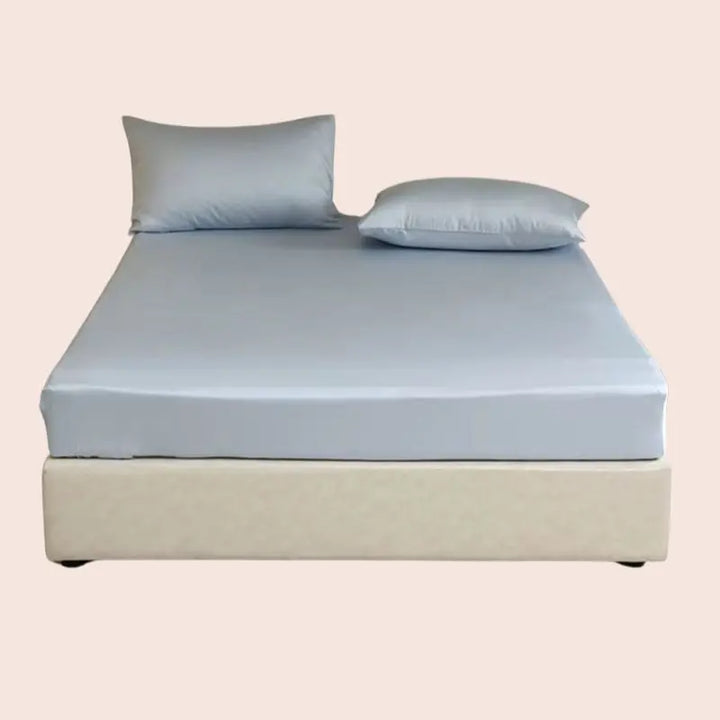 Lit avec drap-housse uni en soie de mûrier couleur bleu ciel