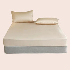 Lit avec drap-housse uni en soie de mûrier couleur champagne