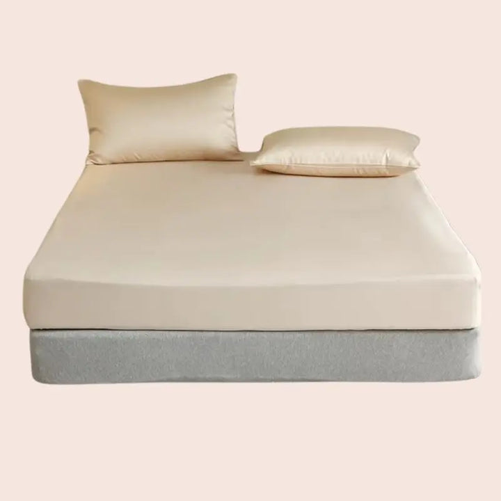 Lit avec drap-housse uni en soie de mûrier couleur champagne