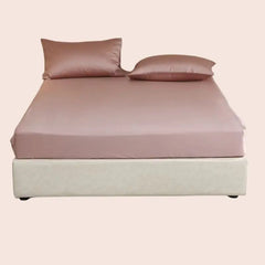 Lit avec drap-housse uni en soie de mûrier couleur rose