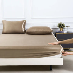 Drap-housse en satin brillant et taies d'oreillers taupe l Satin Lifestyle