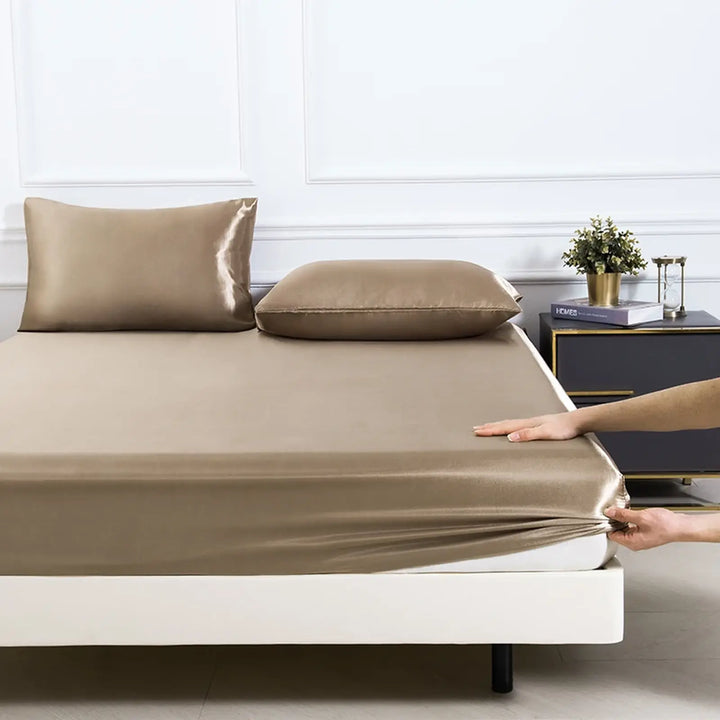 Drap-housse en satin brillant et taies d'oreillers taupe l Satin Lifestyle
