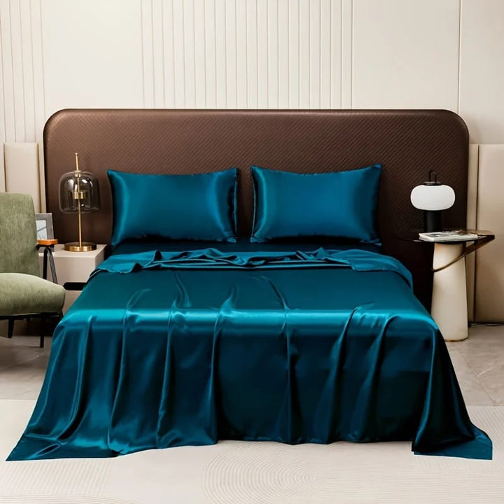 Drap plat uni en satin brillant bleu pétrole