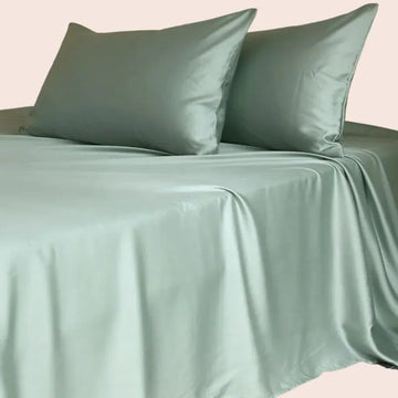 Drap plat uni en soie de mûrier couleur vert menthe