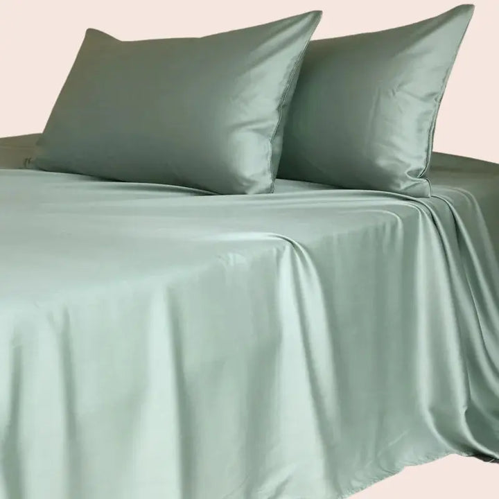 Drap plat uni en soie de mûrier couleur vert menthe