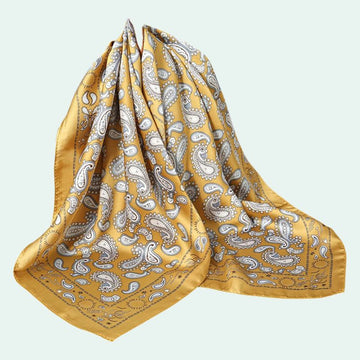 Foulard carré en satin motif cachemire doré