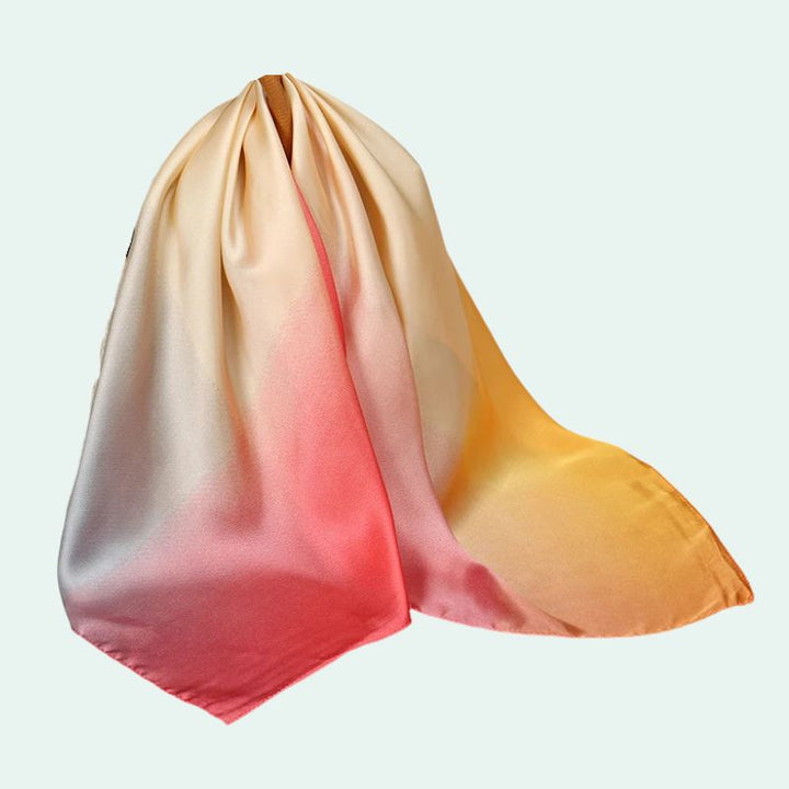 Foulard carré en satin motif dégradé rose doré