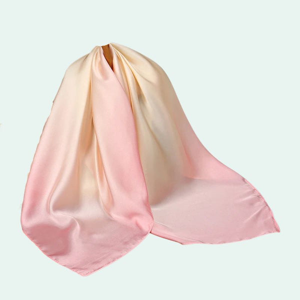 Foulard carré en satin motif dégradé rose poudré