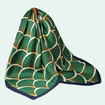 Foulard carré en satin motif éventails art déco vert