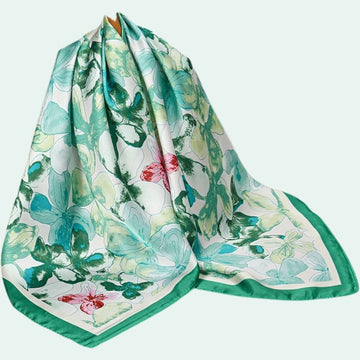 Foulard carré en satin motif fleurs vert émeraude