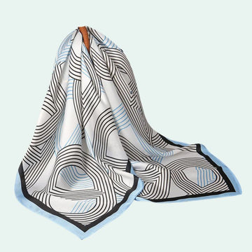 Foulard carré en satin motif géométrique bleu ciel