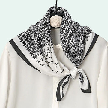 Foulard carré en satin motif graphique noir blanc