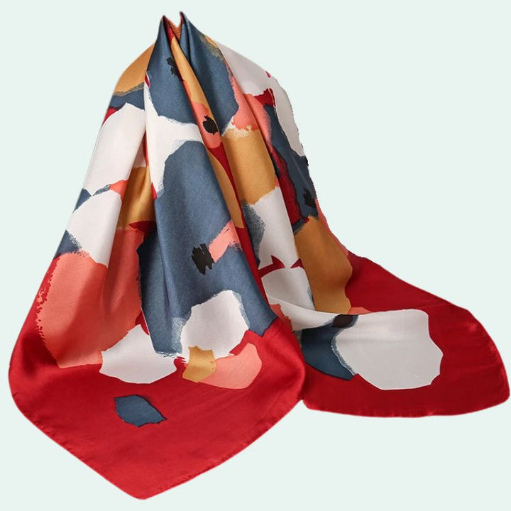 Foulard carré en satin motif taches rouge et beige
