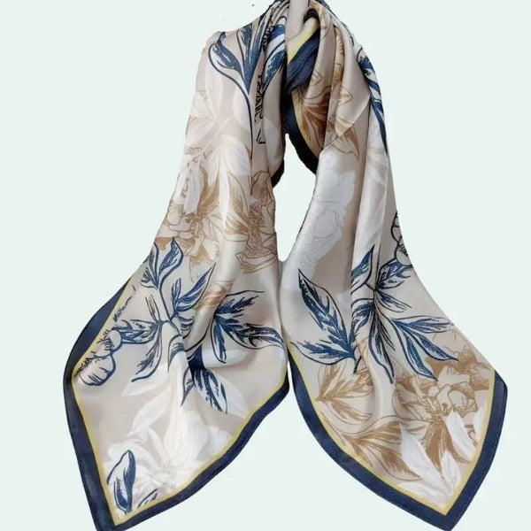 Foulard carré pure soie motif feuillage bleu